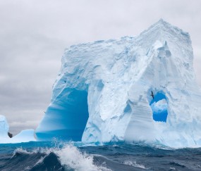 小孩脚心热还会发烧吗（小孩脚板心发热是发烧吗）