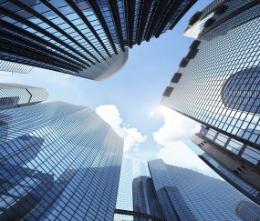 小孩发烧哭嚷声音大（小孩发烧哭嚷声音大怎么回事）